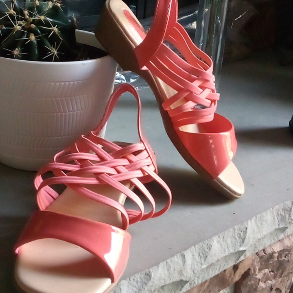 Angle Steps Criss cross Strappy Sandals